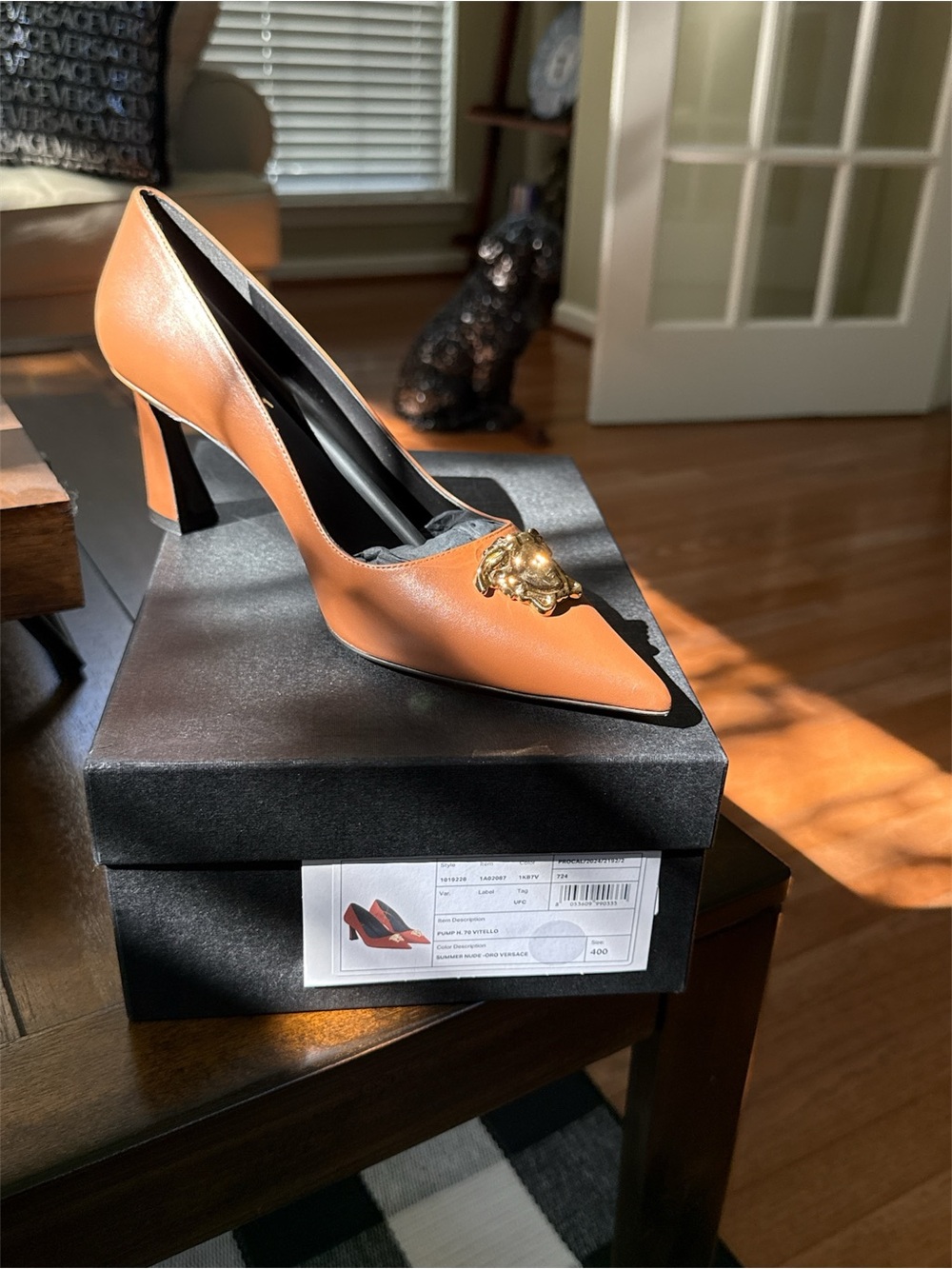 Versace Vitello Leather Pointed-Toe Pumps with Gold Medusa Accent NIB! - Picture 3 of 4